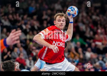 Hamburg, Germany. 17th Jan, 2024. HAMBURG, GERMANY - JANUARY 17: Mathias Gidsel of Denmark shoots to score during the EHF Euro 2024 Main Round match between Denmark and Netherlands at Barclays Arena on January 17, 2024 in Hamburg, Germany. (Photo by Henk Seppen/Orange Pictures) Credit: Orange Pics BV/Alamy Live News Stock Photo