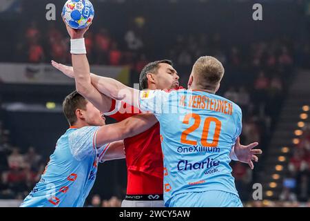 Hamburg, Germany. 17th Jan, 2024. HAMBURG, GERMANY - JANUARY 17: Rasmus Lauge Schmidt of Denmark is challenged by Lars Kooij of The Netherlands and Niels Versteijnen of The Netherlands during the EHF Euro 2024 Main Round match between Denmark and Netherlands at Barclays Arena on January 17, 2024 in Hamburg, Germany. (Photo by Henk Seppen/Orange Pictures) Credit: dpa/Alamy Live News Stock Photo