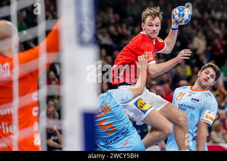 Hamburg, Germany. 17th Jan, 2024. HAMBURG, GERMANY - JANUARY 17: Mathias Gidsel of Denmark shoots to score during the EHF Euro 2024 Main Round match between Denmark and Netherlands at Barclays Arena on January 17, 2024 in Hamburg, Germany. (Photo by Henk Seppen/Orange Pictures) Credit: dpa/Alamy Live News Stock Photo