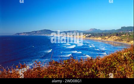 Breaking waves; Pacific Ocean north of Yaquina Head; Oregon; USA Stock Photo
