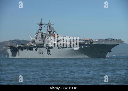 The Wasp-class amphibious assault ship USS Essex leads the way during Fleet Week San Francisco 2017. Stock Photo