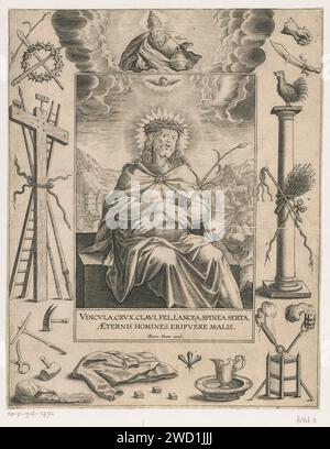 Christ as Man van Smarten, Pierre Firens, 1600 - 1639 print Christ with thorn crown, reed stalk as scepter and wounds on his hands. Above his head the Holy Spirit in the form of a pigeon. In the background a mountain landscape with a city. A caption in Latin. Framed with the passion tools and God the Father. Paris (possibly) paper engraving Man of Sorrows, 'Imago Pietatis', 'ErbÃ¤rmdebild', 'Schmerzensmann'; the upright Christ showing his wounds, usually bearing the crown of thorns, and accompanied by the instruments of the Passion, standing or sitting in his tomb Stock Photo