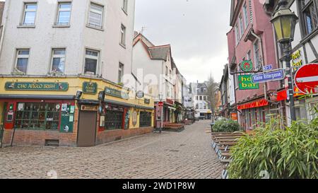 Reportage - Nichts los in Alt-Sachsenhausen - 12.02.2018, Ein Blick in die Kleine Rittergasse um die Mittagszeit - tote Hose, - *** Report Nothing going on in Alt Sachsenhausen 12 02 2018, A look into Kleine Rittergasse at lunchtime, dead pants, Stock Photo