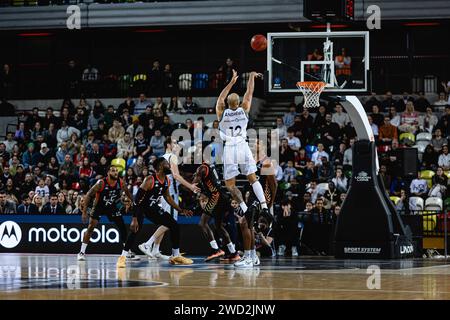 Joventut Badalona defeat London Lions in a tightly fought Eurocup game at the copper box arena, London on 17 January, 2024. Badalona's Andrew Andrews jumps to score. copyright caroljmoir Stock Photo