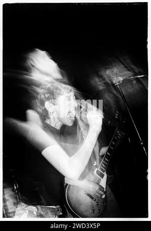 Sonya Madan of Echobelly playing at Bristol Fleece and Firkin in Bristol, England on 31 March 1994. Photo: Rob Watkins. INFO: Echobelly, a British indie rock band formed in the '90s, was fronted by Sonya Madan. Known for their melodic sound and insightful lyrics, hits like 'Great Things' and 'King of the Kerb' showcased their contribution to the Britpop era's musical landscape. Stock Photo