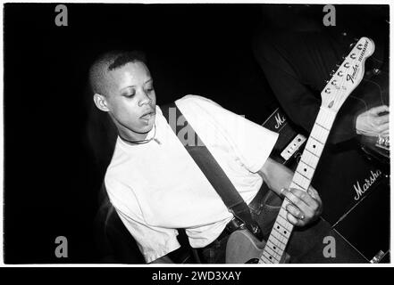 Debbie Smith bass player of Echobelly playing at Bristol Fleece and Firkin in Bristol, England on 31 March 1994. Photo: Rob Watkins. INFO: Echobelly, a British indie rock band formed in the '90s, was fronted by Sonya Madan. Known for their melodic sound and insightful lyrics, hits like 'Great Things' and 'King of the Kerb' showcased their contribution to the Britpop era's musical landscape. Stock Photo