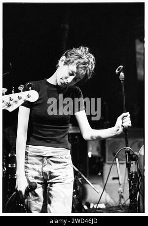 Sonya Madan of Echobelly playing at Bristol Fleece and Firkin in Bristol, England on 31 March 1994. Photo: Rob Watkins. INFO: Echobelly, a British indie rock band formed in the '90s, was fronted by Sonya Madan. Known for their melodic sound and insightful lyrics, hits like 'Great Things' and 'King of the Kerb' showcased their contribution to the Britpop era's musical landscape. Stock Photo