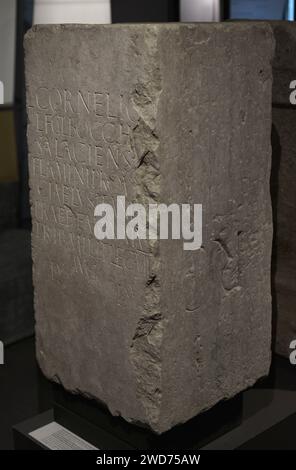 Honorific cippus from Thermae Cassiorum, Lisbon. 1st century AD. Inscription: 'To Lucius Cornelius Bocchus, son of Lucius, of the Galeria tribe, born in Salacia (Alcácer do Sal), flamen of the province of Lusitania, five times prefect of engineers and tribune of the Augustus' 8th Legion. Monument ordered to be erected by decree of the decurions. National Archaeology Museum. Lisbon, Portugal. Stock Photo