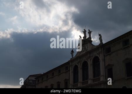 Chiesa di San Vincenzo (Church of St. Vincent) on Piazza della Signoria in historic centre of Vicenza, Province of Vicenza, Veneto, Italy© Wojciech St Stock Photo