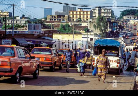 Traffic and buildings in Abidjan, Ivory Coast Stock Photo - Alamy