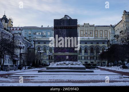 Kyiv, Ukraine. 12th Jan, 2024. Yevhen Vasyliev/Le Pictorium - 'Hidden from the war' - 12/01/2024 - Ukraine/Kiev Oblast/Kyiv - Monument to Mykola Lysenko. Kyiv city authorities are trying to protect monuments from destruction during air attacks by the Russian army Credit: LE PICTORIUM/Alamy Live News Stock Photo