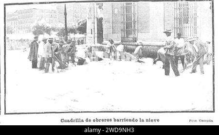 1904-12-01, Nuevo Mundo, El invierno en Madrid, Cuadrilla de obreros barriendo la nieve, Campúa. Stock Photo