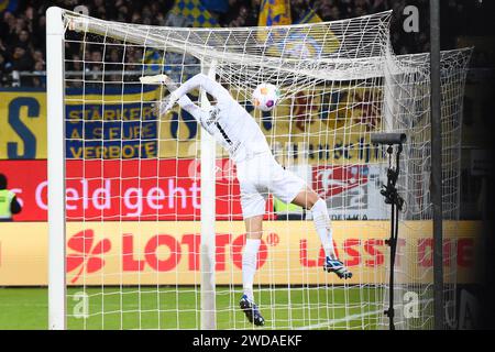 Kiel, Germany. 19th Jan, 2024. Soccer: Bundesliga 2, Holstein Kiel - Eintracht Braunschweig, Matchday 18, Holstein Stadium. Braunschweig goalkeeper Ron Thorben Hoffmann jumps into the goal net while trying to save a long ball towards his goal. Credit: Gregor Fischer/dpa - IMPORTANT NOTE: In accordance with the regulations of the DFL German Football League and the DFB German Football Association, it is prohibited to utilize or have utilized photographs taken in the stadium and/or of the match in the form of sequential images and/or video-like photo series./dpa/Alamy Live News Stock Photo