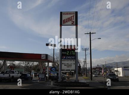 Lewiston /Idaho /USA  18 January 2016   Neighborhood (nieghbourhood)market 2 and gas tation 2.0 and 2.17 gas price        (Photo by Francis Joseph Dean/DeanPictures) Stock Photo