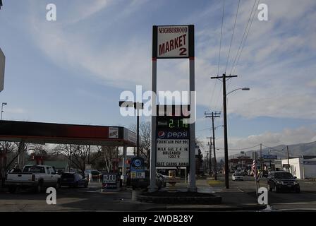 Lewiston /Idaho /USA  18 January 2016   Neighborhood (nieghbourhood)market 2 and gas tation 2.0 and 2.17 gas price        (Photo by Francis Joseph Dean/DeanPictures) Stock Photo