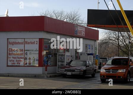 Lewiston /Idaho /USA  18 January 2016   Neighborhood nieghbourhoodmarket 2 and gas tation 2.0 and 2.17 gas price Stock Photo