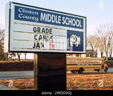 A school bus loaded with students pulls into the Clinton County Middle School driveway on Monday morning, Jan. 18, 1999 in Albany, Clinton County, KY, USA. Clinton County was one of nine Kentucky school districts still holding classes on the Martin Luther King Jr. Day holiday in 1999, down from 66 districts in 1993. (Apex MediaWire Photo by Billy Suratt) Stock Photo