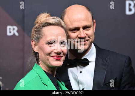 Anna Schudt und Moritz Fuehrmann. Roter Teppich,Red Carpet,Bayerischer Filmpreis 2023 am 19.09.2024 im Prinzregententheater in Muenchen. Sven Simon Fotoagentur GmbH & Co. Pressefoto KG Prinzess-Luise-Str. 41 45479 M u e l h e i m / R u h r Tel. 0208/9413250 Fax. 0208/9413260 GLS Bank BLZ 430 609 67 Kto. 4030 025 100 IBAN DE75 4306 0967 4030 0251 00 BIC GENODEM1GLS www.svensimon.net *** Anna Schudt and Moritz Fuehrmann Red Carpet,Red Carpet,Bavarian Film Award 2023 on 19 09 2024 at the Prinzregententheater in Munich Sven Simon Fotoagentur GmbH Co Pressefoto KG Prinzess Luise Str 41 45479 M u e Stock Photo