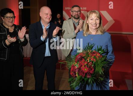 Frankenberg, Germany. 20th Jan, 2024. Petra Köpping (r), top candidate of the Saxon SPD for the upcoming state elections, smiles after her election to first place on the list. Behind her are Kathrin Michel (l-r) and Henning Homann, state chairmen of the Saxon Social Democrats, as well as Martin Dulig (SPD), Saxony's Minister of Economic Affairs. Delegates vote on the state list at the state election conference. Credit: Sebastian Willnow/dpa/Alamy Live News Stock Photo