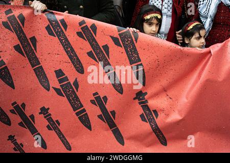 Barcelona, Barcelona, Spain. 20th Jan, 2024. Thousands of people demonstrate in Barcelona in solidarity with Palestine during a day with demonstrations called in more than 90 Spanish cities. The objective of the demonstration was to call for a ceasefire in Gaza. (Credit Image: © Marc Asensio Clupes/ZUMA Press Wire) EDITORIAL USAGE ONLY! Not for Commercial USAGE! Stock Photo