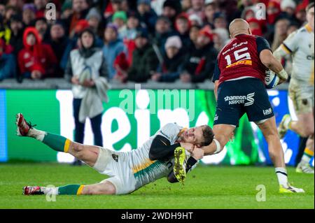 Limerick, Ireland. 21st Jan, 2024. Simon Zebo of Munster runs with the ball tackled by Rory Hutchinson of Northampton during the Investec Champions Cup, Round 4, Pool3 match between Munster Rugby and Northampton Saints at Thomond Park in Limerick, Ireland on January 20, 2024 (Photo by Andrew SURMA/ Credit: Sipa USA/Alamy Live News Stock Photo