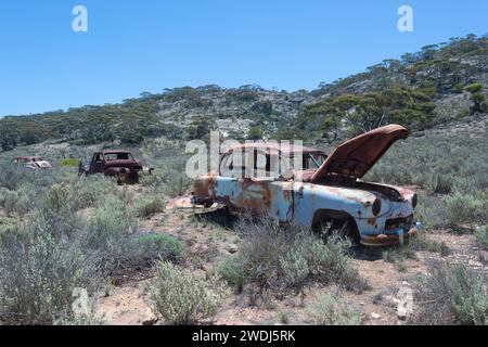 Old car wreck at the Madura Vintage Cars Cemetery, Nullarbor Plain, Western Australia, WA, Australia Stock Photo