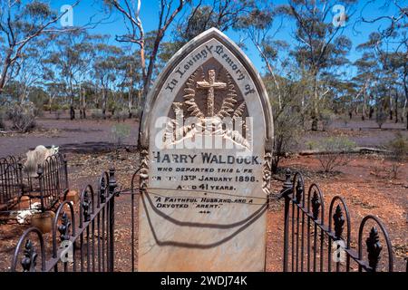 Intricate headstone in Bulong old cemetery, a ghost town in the Goldfields-Esperance region of Western Australia, WA, Australia Stock Photo