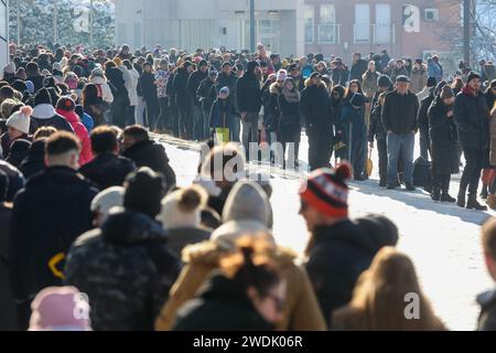 Zagreb, Croatia. 21st Jan, 2024. People waiting in a line to take a trip on the cable car up to Medvednica mountain, in Zagreb, Croatia, on January 21, 2024. This weekend, the services of the Sljeme cable car are free for all visitors. Photo: Igor Kralj/PIXSELL Credit: Pixsell/Alamy Live News Stock Photo