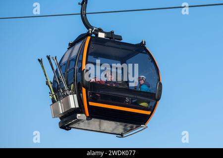 Zagreb, Croatia. 21st Jan, 2024. People take a trip on the cable car up to Medvednica mountain, in Zagreb, Croatia, on January 21, 2024. This weekend, the services of the Sljeme cable car are free for all visitors. Photo: Igor Kralj/PIXSELL Credit: Pixsell/Alamy Live News Stock Photo