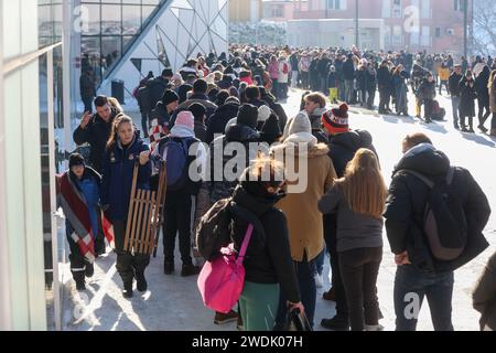 Zagreb, Croatia. 21st Jan, 2024. People waiting in a line to take a trip on the cable car up to Medvednica mountain, in Zagreb, Croatia, on January 21, 2024. This weekend, the services of the Sljeme cable car are free for all visitors. Photo: Igor Kralj/PIXSELL Credit: Pixsell/Alamy Live News Stock Photo