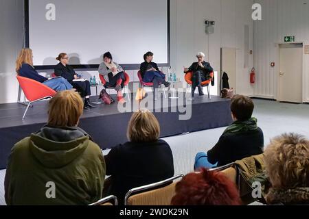 Gemeinsam sind wir unerträglich, Die unabhängige Frauenbewegung in der DDR Vernisage der Ausstellung und Podiumdikusion zur Ausstellung Auf dem Campus der Demokratie, dem ehemaligen Gelände der Staatssicherheit der ehemaligen DDR fand am 11.01.2023 die Ausstellungseröffnung Gemeinsam sind wir unerträglich, Die unabhängige Frauenbewegung in der DDR und eine Podiumsdiskussion zur Ausstellung statt. Moderiert wurde die Veranstaltung von der Chefredakteurin der taz, Katrin Gottschalk. An der Podiumsdiskusion nahmen teil, Prof. Dr. Ulrike E. Auga Theologin, Tatjana Böhm Ministerin im Kabinett Modro Stock Photo