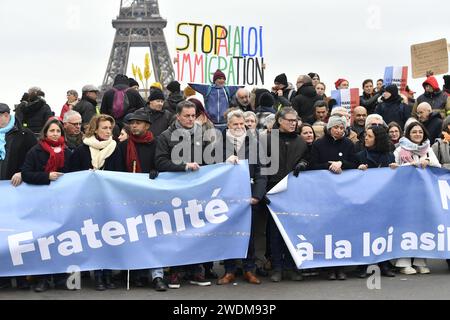 Paris, France. 21st Jan, 2024. Julien Mattia/Le Pictorium - Demonstration against the immigration law - 21/01/2024 - France/Ile-de-France (region)/Paris - demonstration in Paris against the immigration law to ask Emmanuel Macron not to promulgate it. Credit: LE PICTORIUM/Alamy Live News Stock Photo