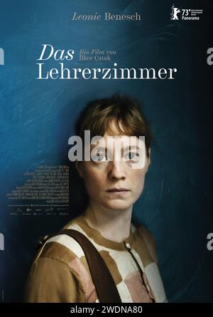 The Teachers' Lounge (2023) directed by Ilker Çatak and starring Leonie Benesch, Leonard Stettnisch and Eva Löbau. When one of her students is suspected of theft, teacher Carla Nowak decides to get to the bottom of the matter. Caught between her ideals and the school system, the consequences of her actions threaten to break her. German poster ***EDITORIAL USE ONLY***. Credit: BFA / Alamode Film Stock Photo