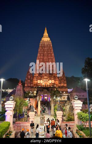 Central path & gateway to Mahabodhi Temple at dusk, originally built by Emperor Asoka, 1 of the earliest Buddhist temples built entirely in brick Stock Photo