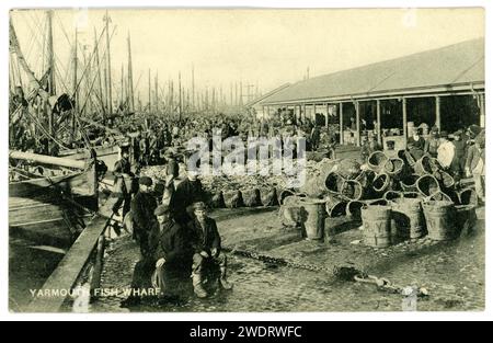 Original Edwardian era postcard of Yarmouth fish wharf,, selling herring from the quay, baskets of fish known as 'silver darlings' loaded with fish were known as 'crens'  Great Yarmouth, Norfolk,, U.K. Dated / posted 1906 Stock Photo