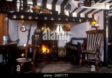 Village Pubs interior of traditional wooden beamed pub, horse brasses open real log fire. Serves Real Ale. Free House. The Royal Oak at Whatcote, Warwickshire, England 1990s 1991 UK HOMER SYKES Stock Photo