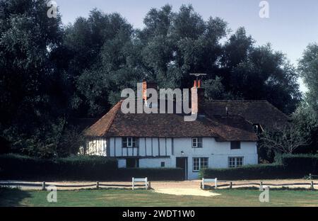 Three Chimneys, village pub  Biddenden, Exterior. Kent, England. 1990s 1991 UK  HOMER SYKES Stock Photo