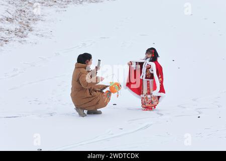 Beijing, China's Gansu Province. 21st Jan, 2024. People enjoy the snow scenery at a park in Anding District of Dingxi, northwest China's Gansu Province, Jan. 21, 2024. Credit: Chen Yonggang/Xinhua/Alamy Live News Stock Photo