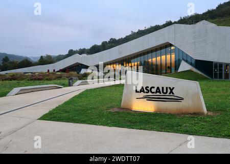 Entrance to Lascaux 4, international center for cave art presenting, among other things, a complete facsimile of all the decorated parts of the famous Stock Photo