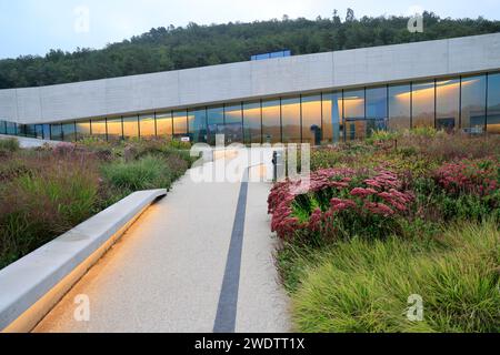 Entrance to Lascaux 4, international center for cave art presenting, among other things, a complete facsimile of all the decorated parts of the famous Stock Photo