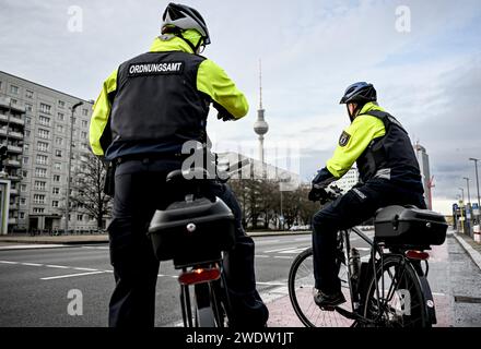 Berlin, Germany. 22nd Jan, 2024. Employees of the bicycle squadron of the public order office in Mitte stand on a cycle path with their bicycles. Their tasks include priority checks to monitor traffic and checks in the protected green areas. The Mitte public order office has a fleet of around 20 bicycles at its disposal for the bicycle patrol. Credit: Britta Pedersen/dpa/Ģ����ý Live News Stock Photo