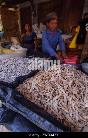 pescado seco en el mercado, San Bartolomé Jocotenango,  municipio del departamento de Quiché, Guatemala, America Central Stock Photo