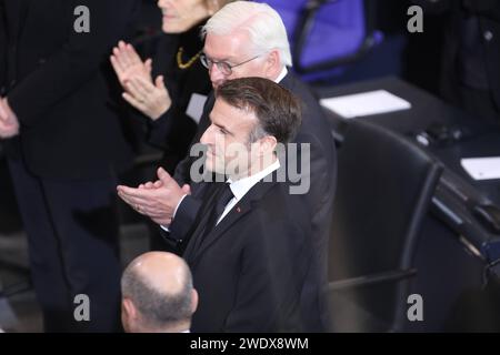 Berlin, Deutschland, 22.01.2024: Deutscher Bundestag: Trauerakt für Wolfgang Schäuble: Frankreichs Präsident Emmanuel Macron bekommt Applaus nach seiner Rede, neben ihm im Bild oben Bundespräsident Frank-Walter Steinmeier, und unten Bundeskanzler Olaf Scholz *** Berlin, Germany, 22 01 2024 German Bundestag Act of mourning for Wolfgang Schäuble French President Emmanuel Macron receives applause after his speech, next to him in the picture above Federal President Frank Walter Steinmeier, and below Federal Chancellor Olaf Scholz Copyright: xdtsxNachrichtenagenturx dts 29334 Stock Photo