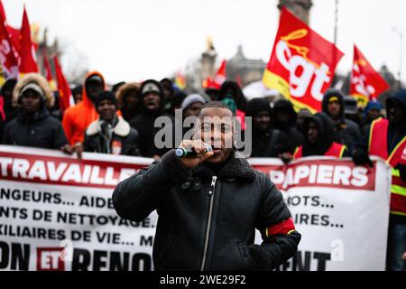 Paris, France. 21st Jan, 2024. A demonstrator chants slogans during the demonstration against the new immigration law. Several demonstrations against the new immigration law took place in several French cities. According to the organizers, 150,000 people mobilized across the country, a number well above the 75,000 declared by the authorities. In Paris, around 25,000 demonstrators protested between the Trocadero and the Invalides. (Photo by Telmo Pinto/SOPA Images/Sipa USA) Credit: Sipa USA/Alamy Live News Stock Photo