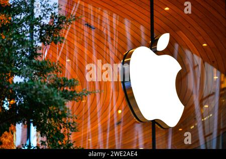 BANGKOK, THAILAND - Nov 12, 2022: Apple logo brand neon sign icon on Apple store building at Apple Store Central World Stock Photo
