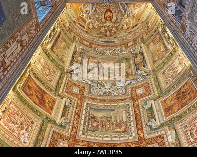 Ceiling painting and decorations in the gallery of geographical maps, Vatican museum, Rome, Italy. Stock Photo