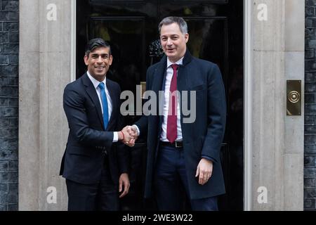 London, UK. 23rd Jan, 2024. LONDON, UNITED KINGDOM - JANUARY 23, 2024: British Prime Minister Rishi Sunak (L) welcomes Belgian Prime Minister Alexander De Croo (R) outside 10 Downing Street ahead of their bilateral meeting in London, United Kingdom on January 23, 2024. (Photo by WIktor Szymanowicz/NurPhoto) Credit: NurPhoto SRL/Alamy Live News Stock Photo