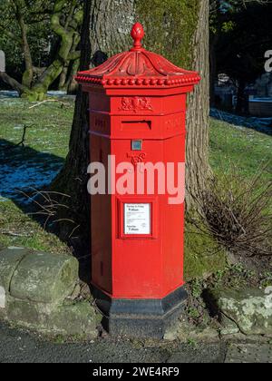 1866 Penfold Postbox on the corner of Water Street and The Square in Buxton. Derbyshire, UK Stock Photo