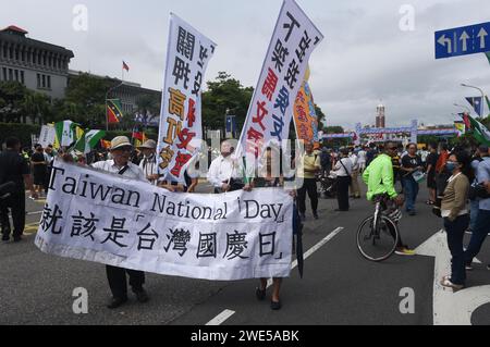 *** STRICTLY NO SALES TO FRENCH MEDIA OR PUBLISHERS - RIGHTS RESERVED ***October 10, 2023 - Taipei, Taiwan: A small group of pro-independenceTaiwanese people hold a protest during the country's national day. They held the green flag with the island of Taiwan that some independentists would like to use to replace the current flag. Celebrations took place as the country wants to keep its de facto independence amid Chinese pressure. Stock Photo