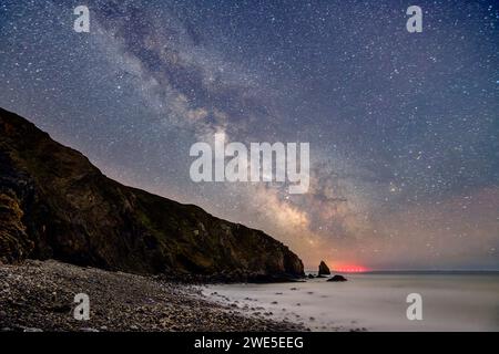 Starry sky with Milky Way over the bay Anse de Pen-Hir, GR 34, Zöllnerweg, Sentier Côtier, Crozon peninsula, Atlantic coast, Brittany, France Stock Photo